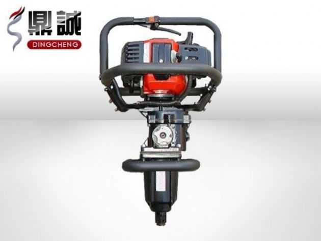 點擊查看詳細信息<br>標題：便攜式內(nèi)燃扳手 閱讀次數(shù)：4668