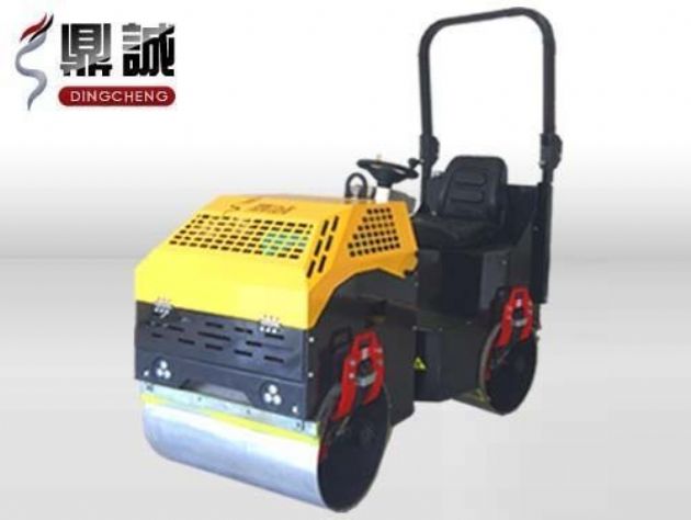 點(diǎn)擊查看詳細(xì)信息<br>標(biāo)題：1噸全液壓振動(dòng)壓路機(jī) 閱讀次數(shù)：14844